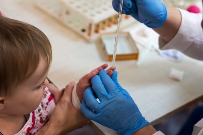 Diagnosis of helminthosis in a child using a blood test